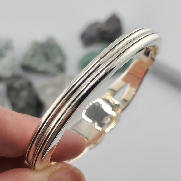 $72 Brighton "Interlok" Hinged Bangle w Celtic Knot! Bestselling Current Style! - Picture 14 of 16